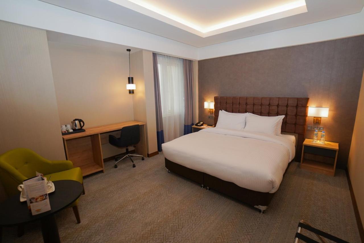 The Grand Lux Hotel Doha Ngoại thất bức ảnh A room at the hotel