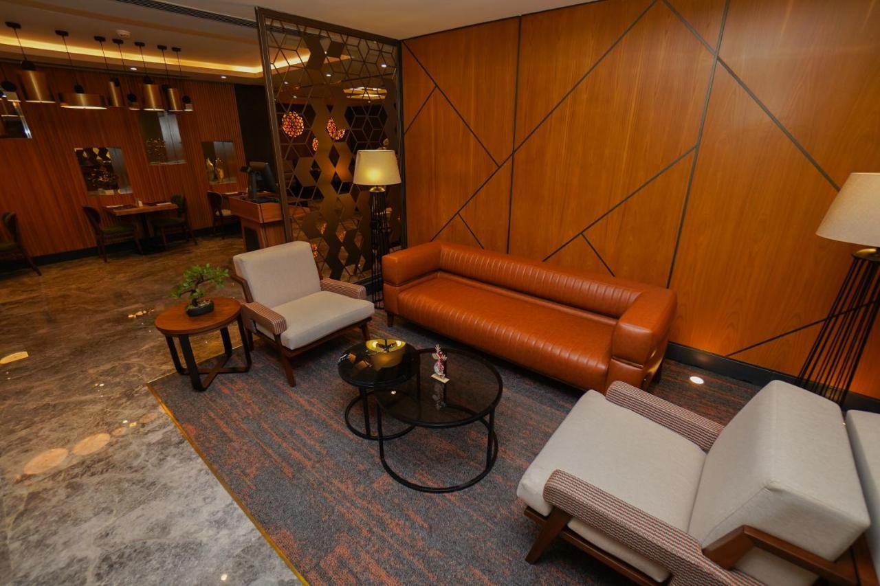 The Grand Lux Hotel Doha Ngoại thất bức ảnh The interior of the hotel