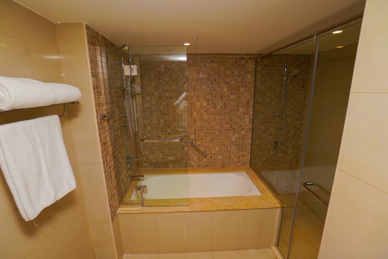 The Grand Lux Hotel Doha Ngoại thất bức ảnh A bathtub with a shower enclosure