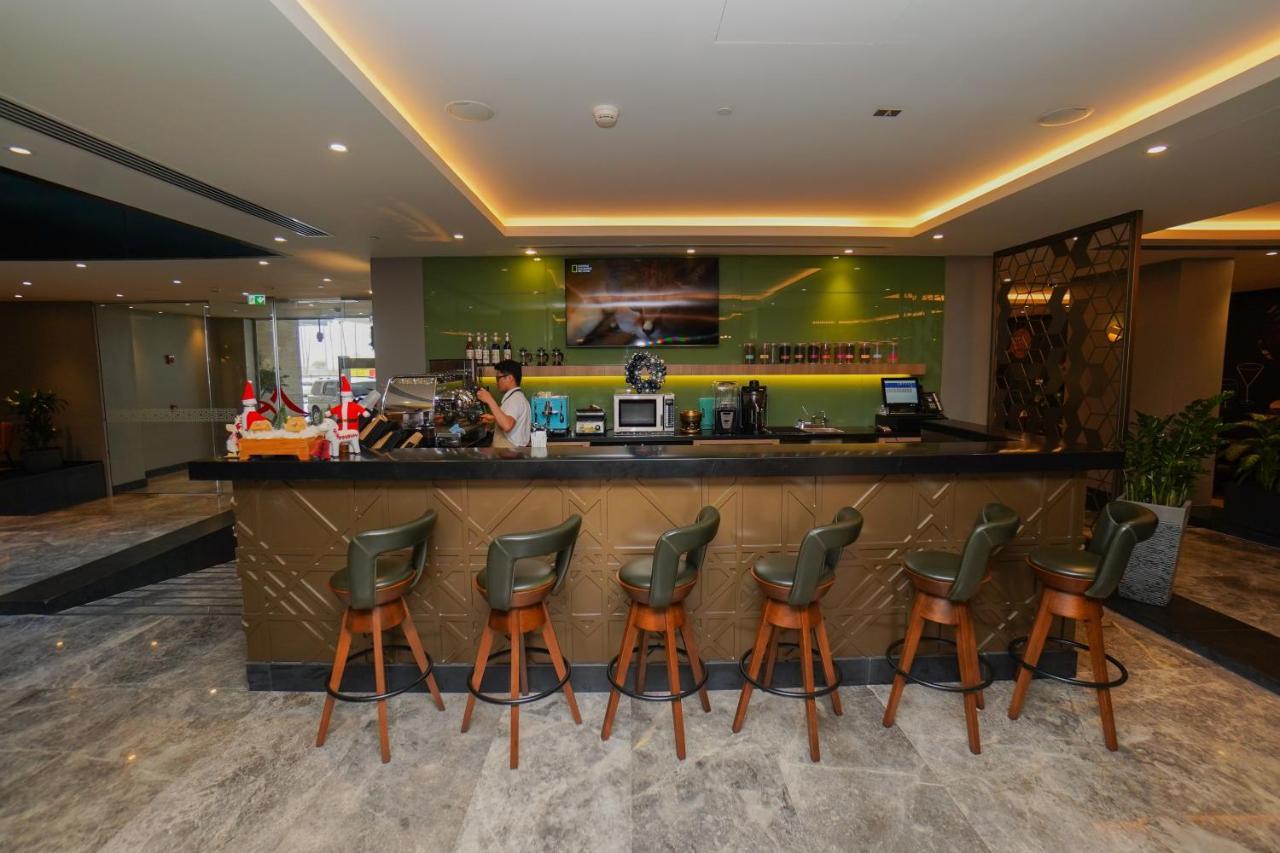 The Grand Lux Hotel Doha Ngoại thất bức ảnh The bar at the lounge