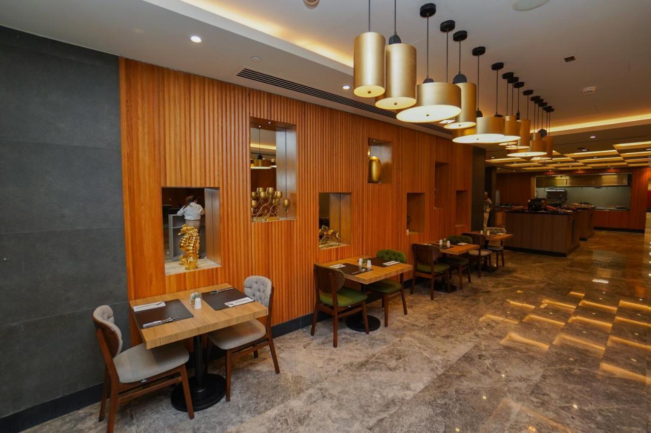 The Grand Lux Hotel Doha Ngoại thất bức ảnh The interior of the restaurant