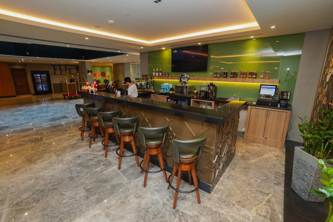 The Grand Lux Hotel Doha Ngoại thất bức ảnh The bar at the lounge