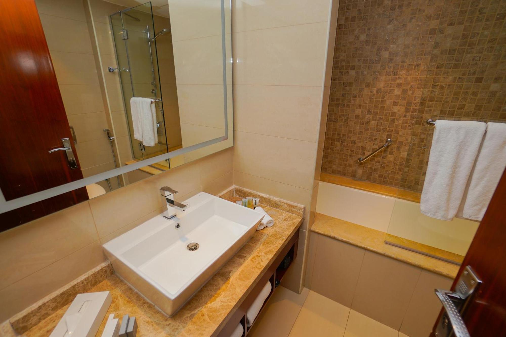 The Grand Lux Hotel Doha Ngoại thất bức ảnh Bathroom