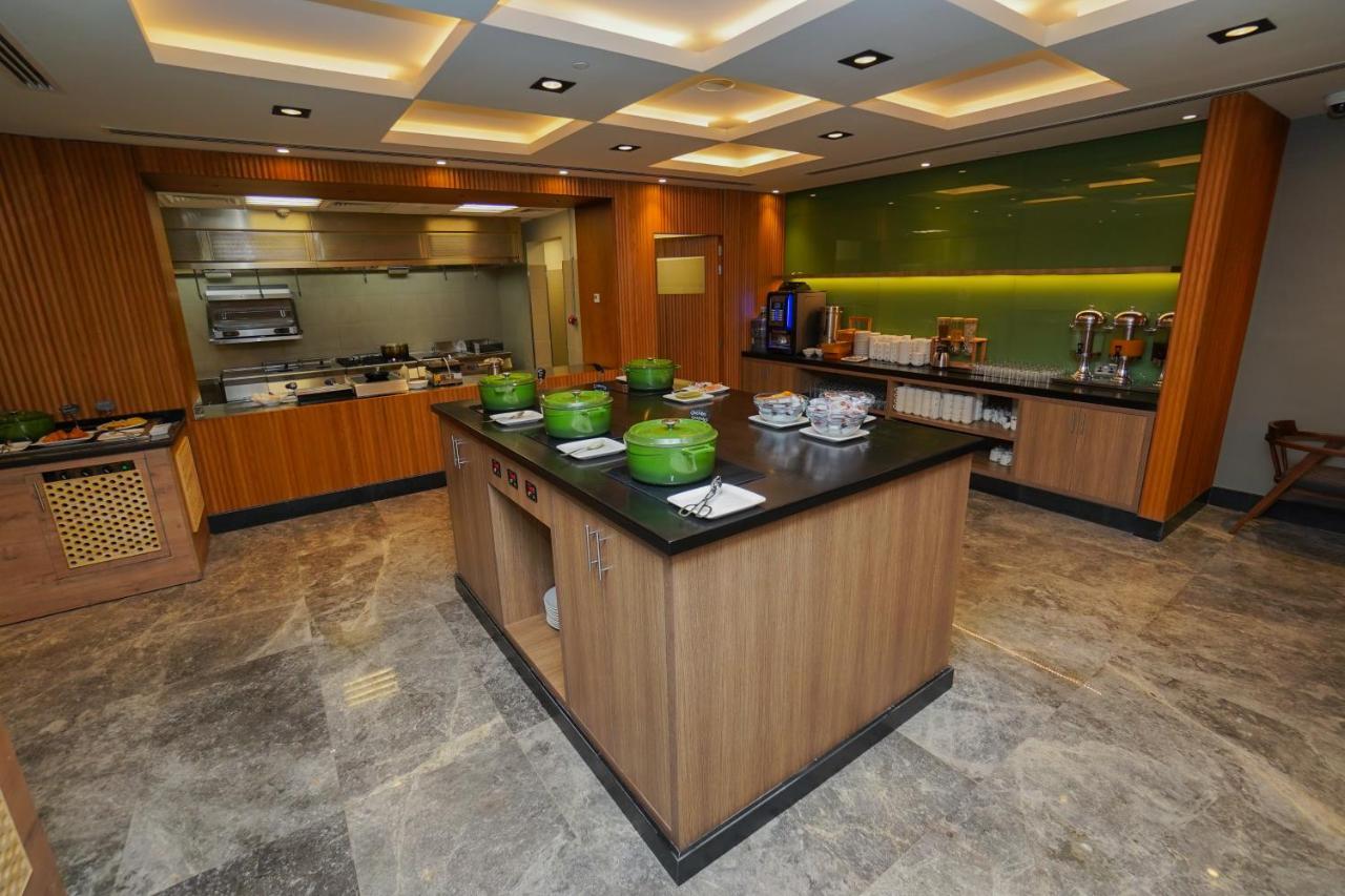 The Grand Lux Hotel Doha Ngoại thất bức ảnh The kitchen at the Royal Brunei Airlines VIP Lounge at Brunei International Airport